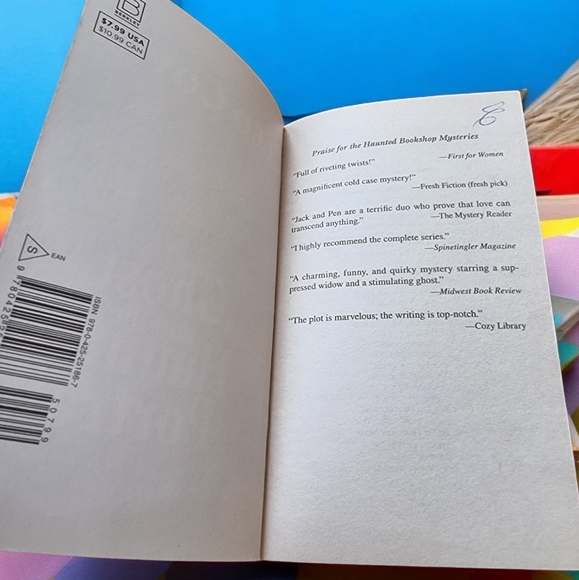 ๐3/$30 Sale!Mix & Match๐ The Ghost and the Haunted Portrait Softcover Book - Picture 4 of 5